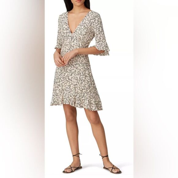 Cupcakes and Cashmere Floral Dress
Size 6 - Picture 1 of 5